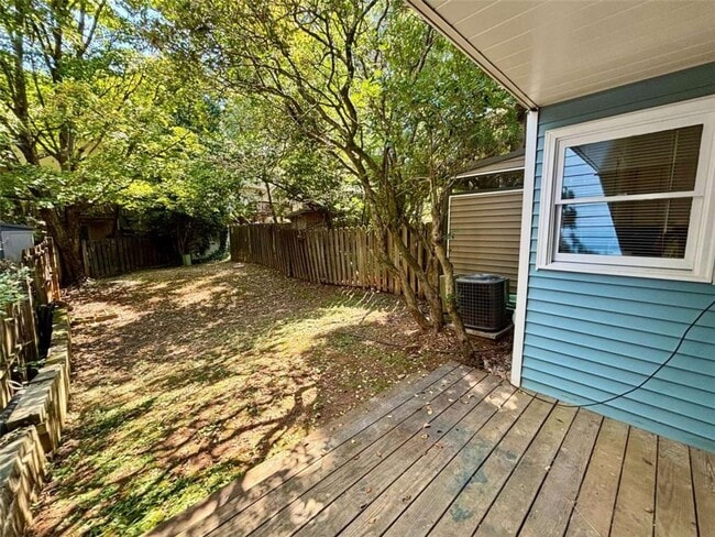 Building Photo - 666 Stratford Green