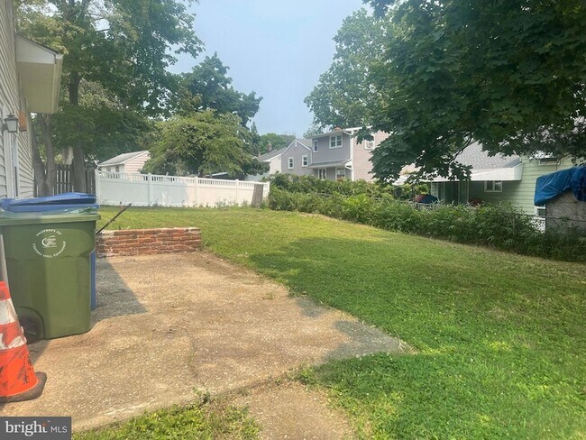 Building Photo - 209 Maine Ave