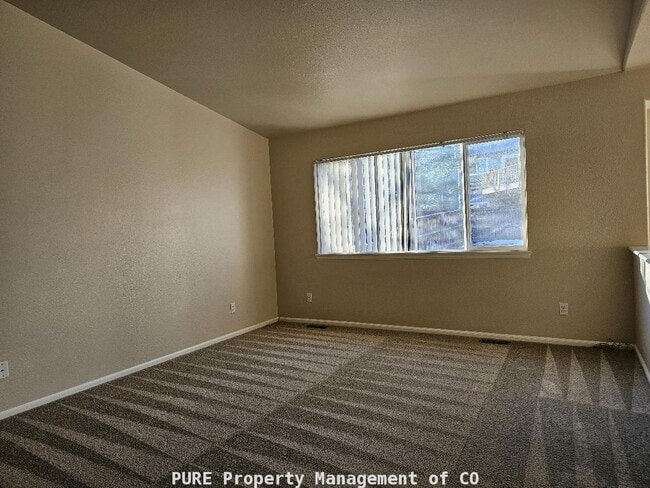 Building Photo - 2-story home with finished basement! 2-car garage!