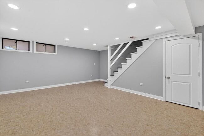 Building Photo - 15 S Waiola Ave