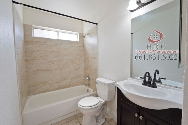 Building Photo - SW-4 bed/3 bath + pool house
