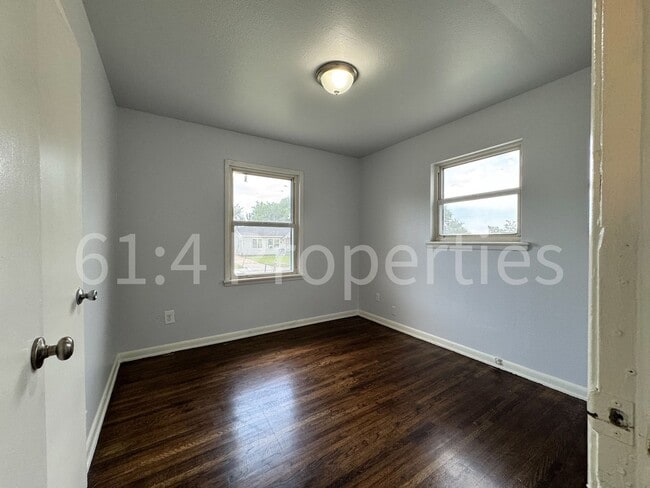 Building Photo - 3 Bedroom Home