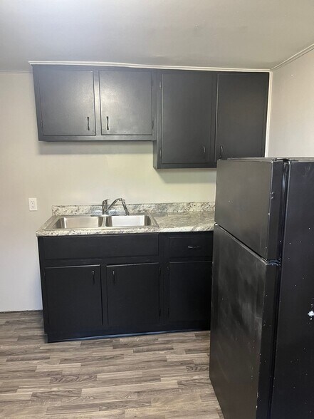 Building Photo - 1508 W 14th St