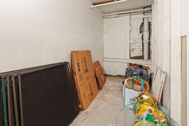 Building Photo - 49 Munroe St