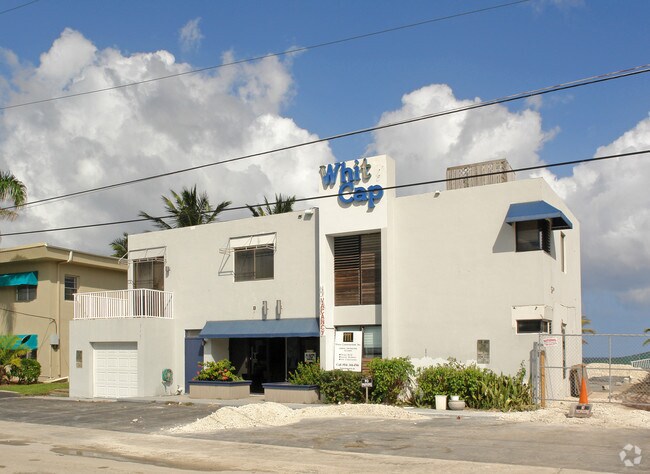 Primary Photo - 4608 El Mar Dr