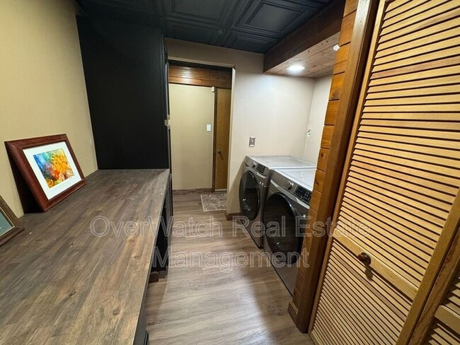 Building Photo - 9532 Dundas Cir