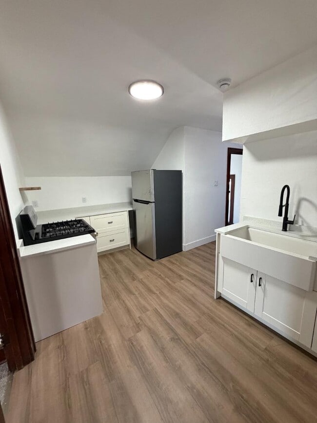 Building Photo - 3770 E Somers Ave