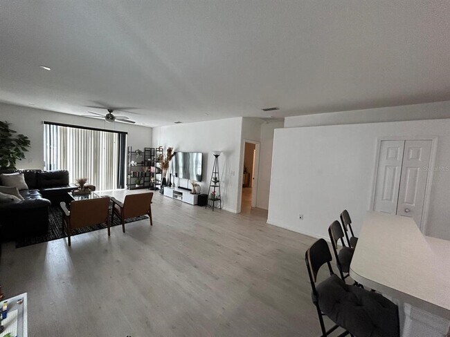 Building Photo - 347 Cotswold Cir