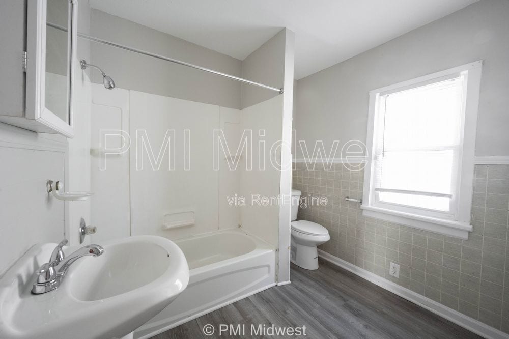 Building Photo - 1415 W Pruitt St