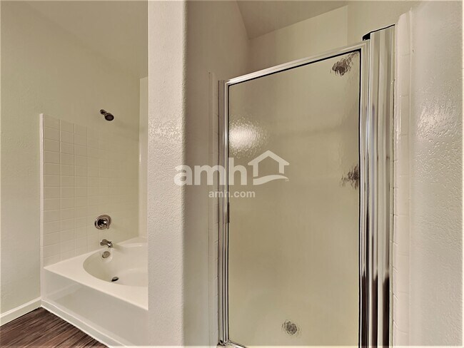 Building Photo - 1212 E Desert Rose Trail