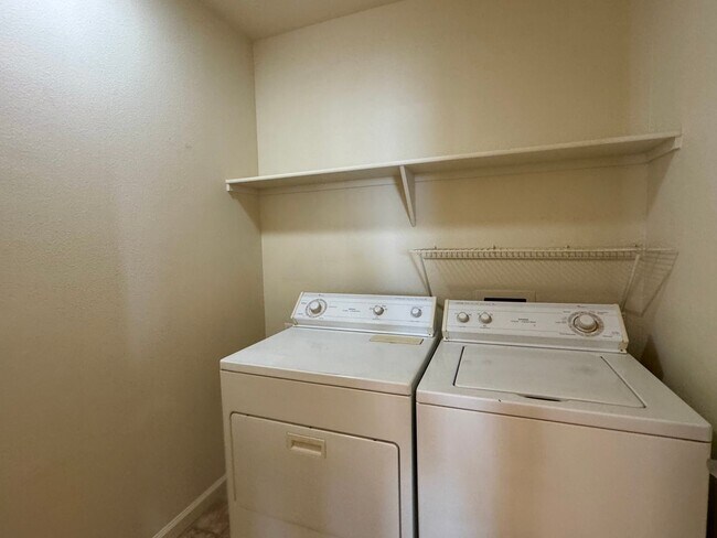 Building Photo - Welcome Home To This Adorable North Natomas Condo!