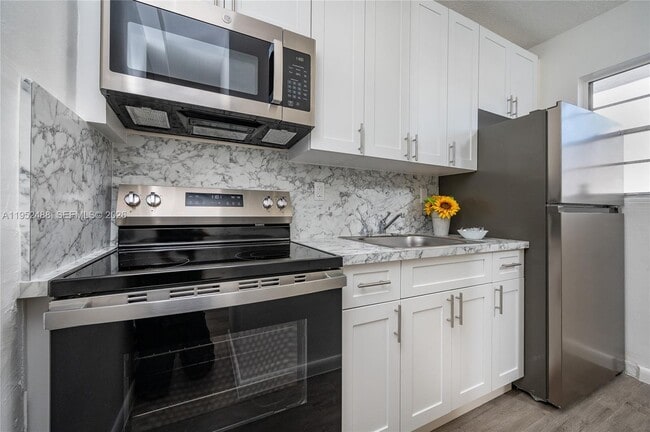 Building Photo - 455 SW 27th Ave