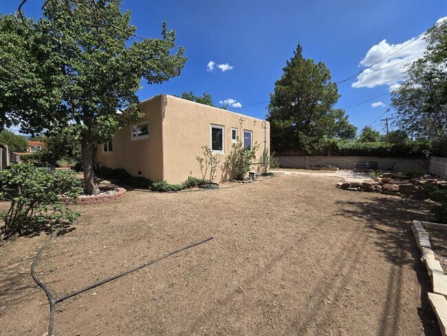 Building Photo - 130 Solana Dr