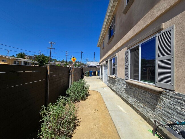 Building Photo - DOZIER(3805)