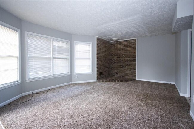 Building Photo - 2139 Golfview Dr SE