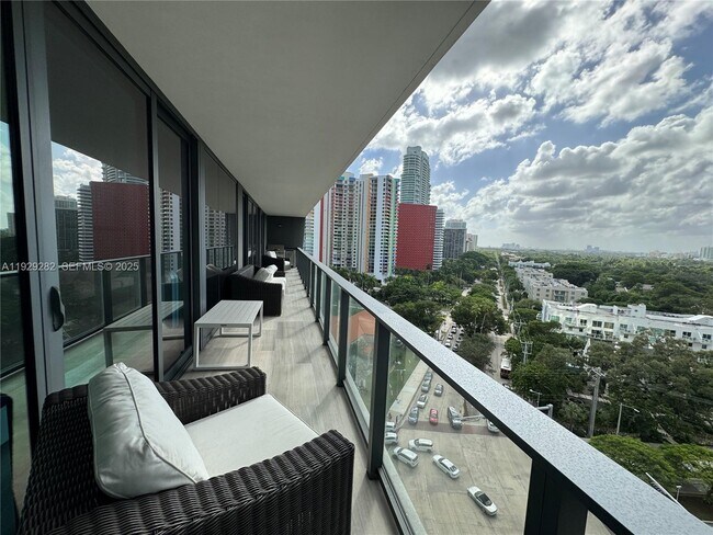 Building Photo - 1451 Brickell Ave