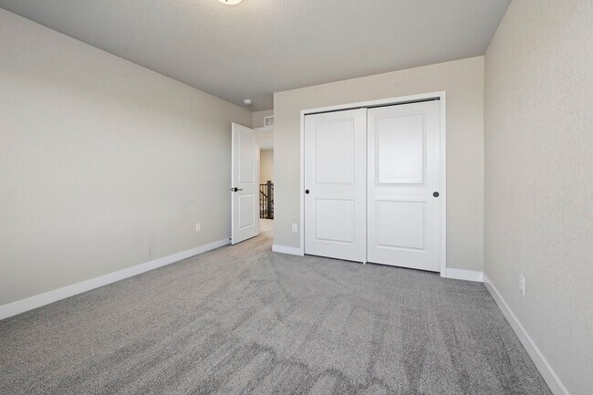 Building Photo - 11197 House Finch Ln