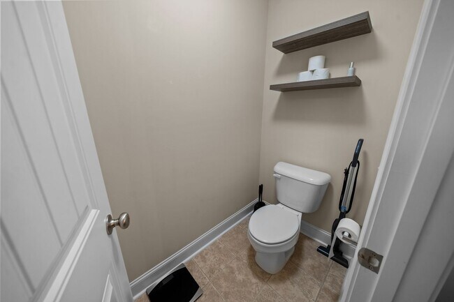 Building Photo - 3 Bedroom Townhome Across from Richmond Hill Golf Club