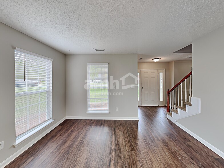 Building Photo - 1020 Ridgefield Cir