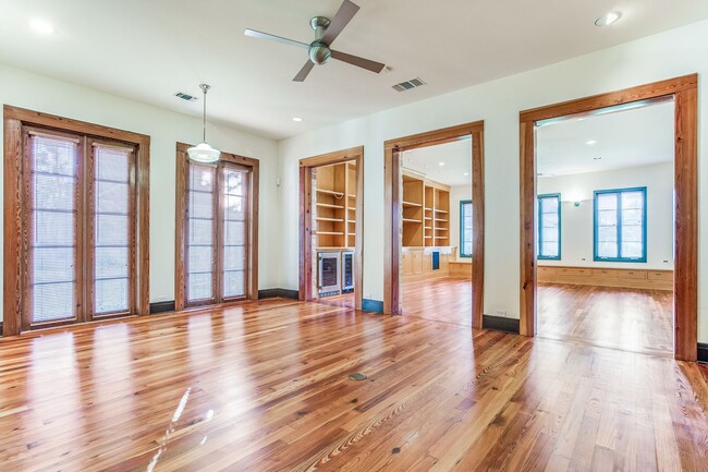 Building Photo - LUXURY 4-BEDROOM IN ALAMO HEIGHTS