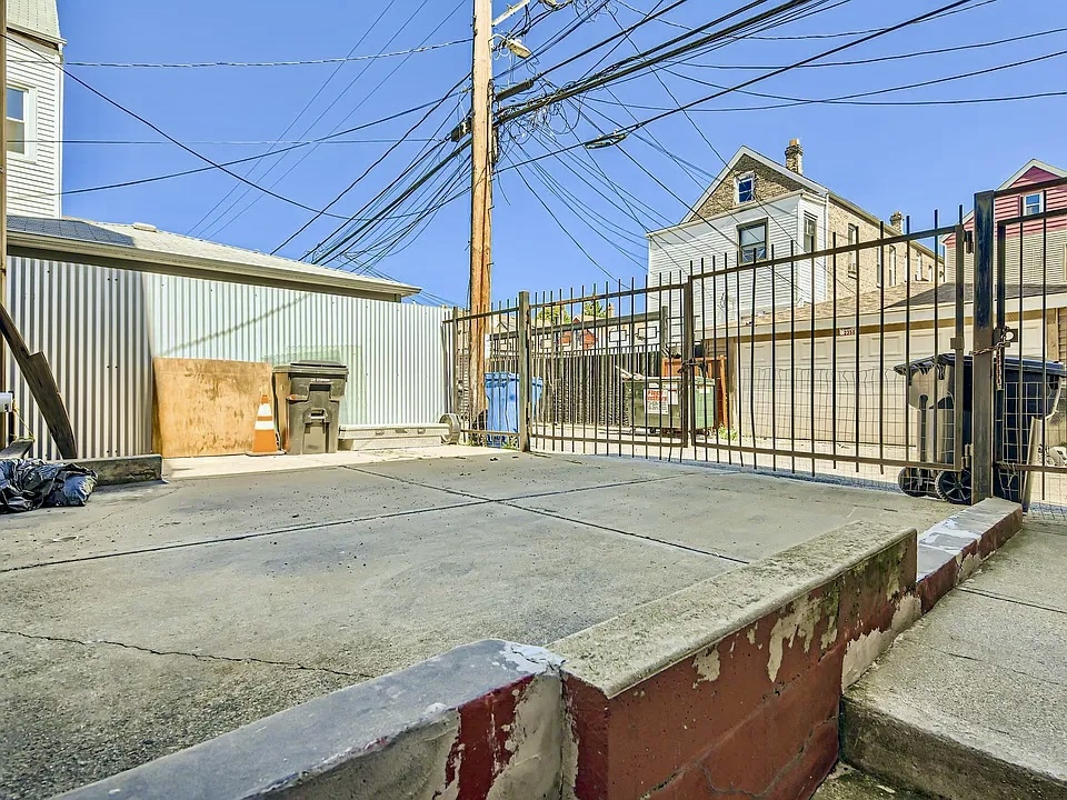 Building Photo - 2351 S Whipple St