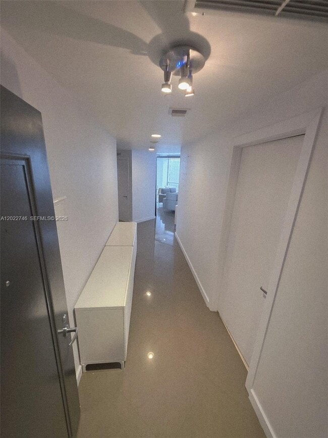 Building Photo - 1060 Brickell Ave