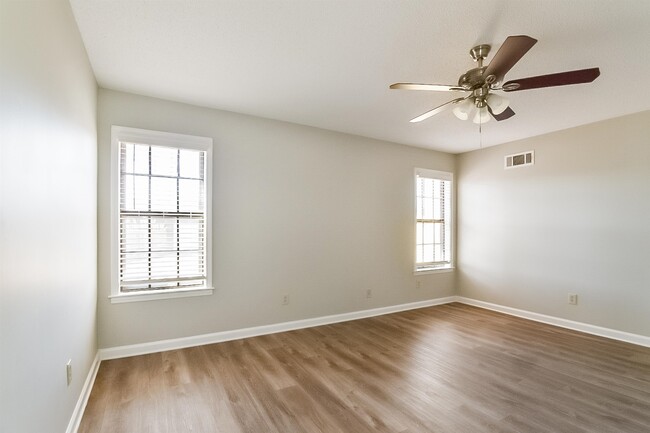 Building Photo - 4109 Kingscrest Cove