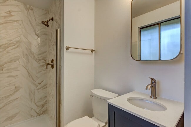 Building Photo - Spacious 4-Bedroom Home with Modern Upgrad...