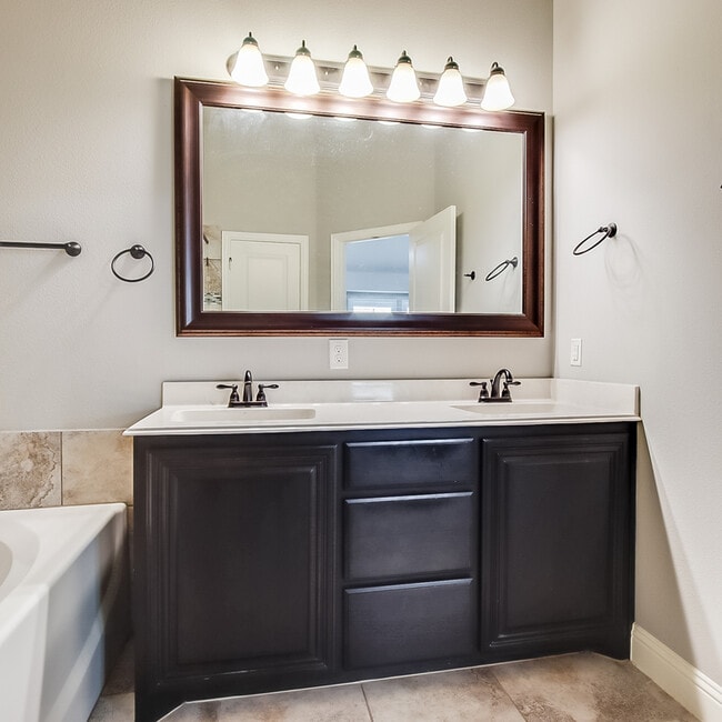 Building Photo - 9105 Conroe Dr