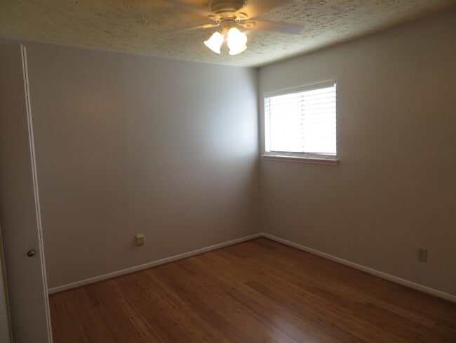 Building Photo - 12824 Westpark Dr