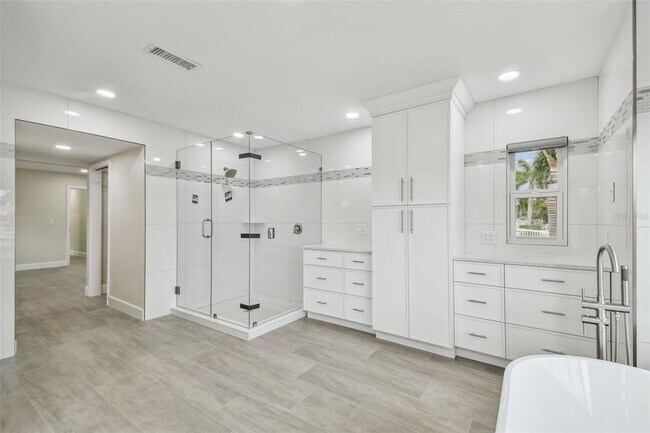 Building Photo - 3938 Versailles Dr