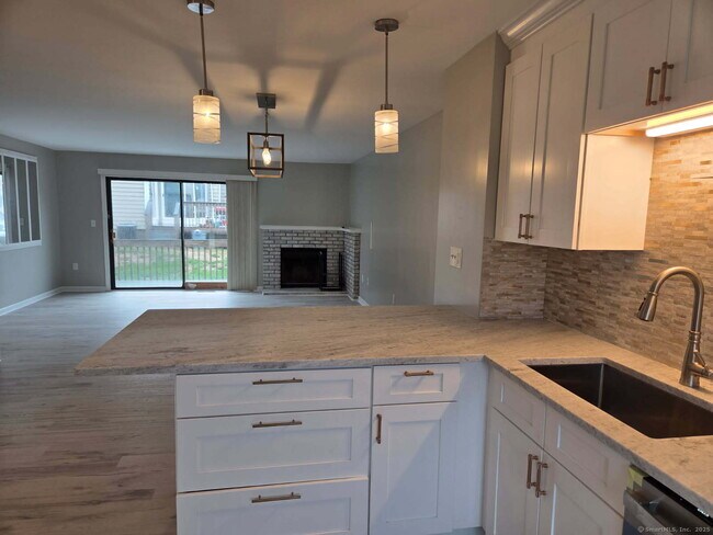 Building Photo - 335 Monticello Dr