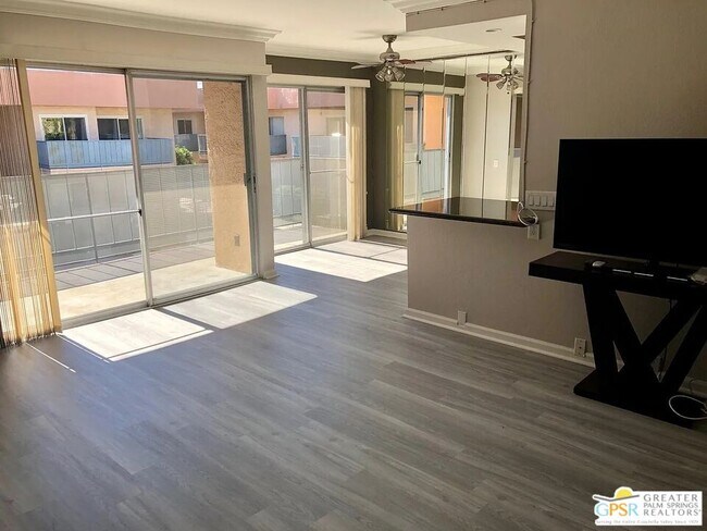 Building Photo - 400 N Sunrise Way