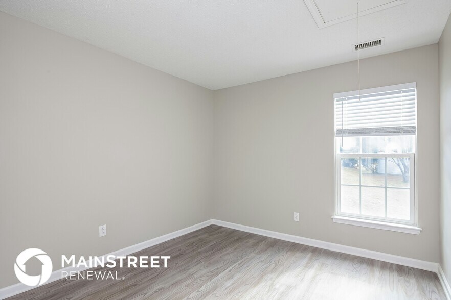 Building Photo - 205 Markham Dr
