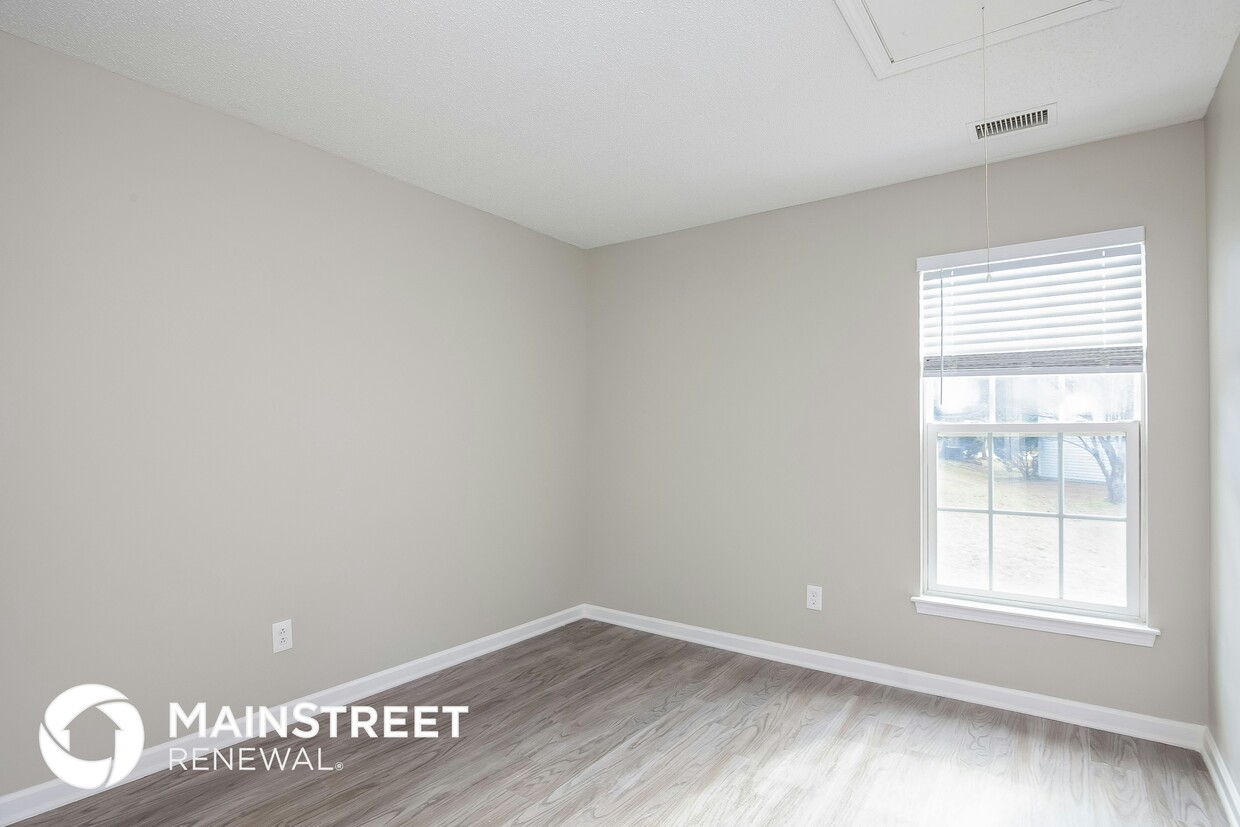 Building Photo - 205 Markham Dr