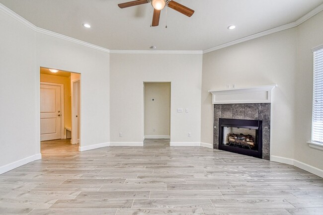 Building Photo - Four bedroom in Stone Lake!