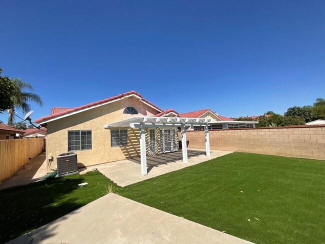 Building Photo - Single-family home 3 bedroom 2 bathroom located in the highly sought-after area of Chino Hills, CA.