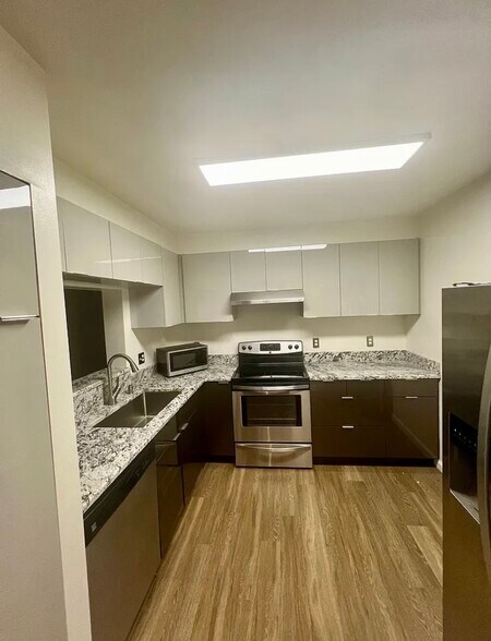 Building Photo - 30 Daniels St