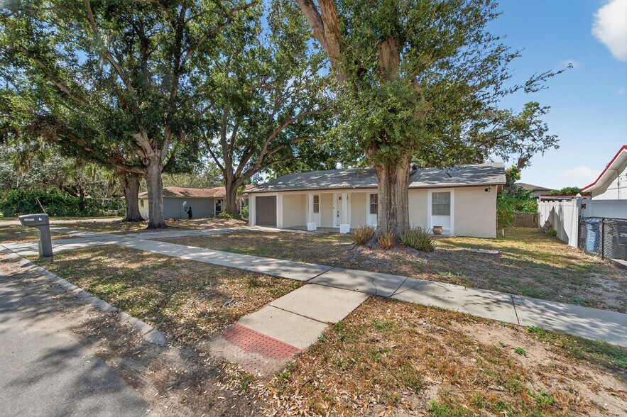 Building Photo - 1712 Village Ct