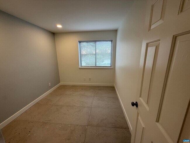 Building Photo - 2108 Jefferson Park Ave