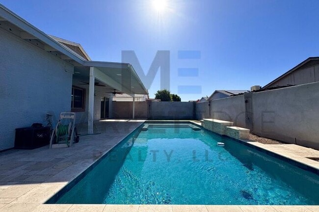 Building Photo - 3Bed/2Bath House at 7th/101! JOIN THE WAIT...