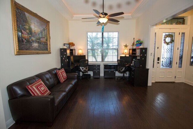 Building Photo - Beautiful 4 Bedroom/4 Bath in Belle Isle w...