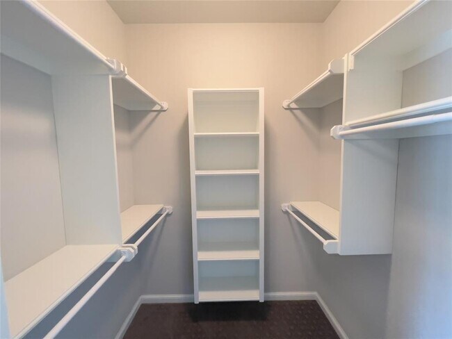 Building Photo - 424 Seville Dr