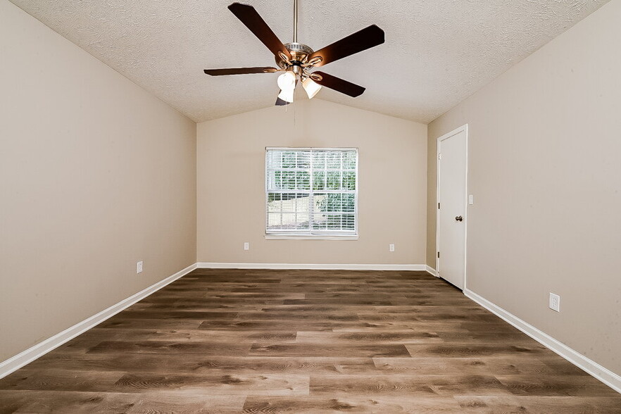 Building Photo - 6514 Eastbriar Dr