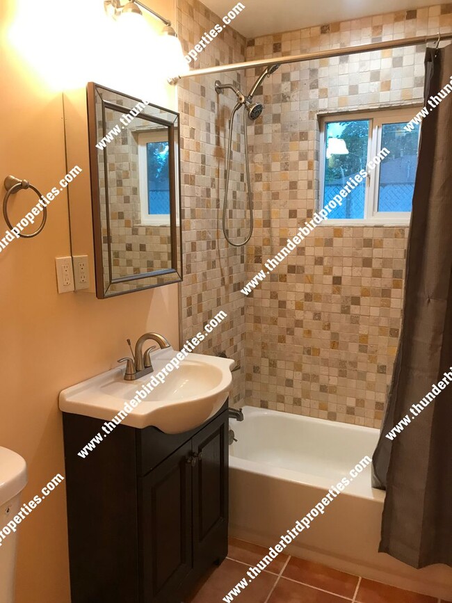 Building Photo - 1315 San Mateo