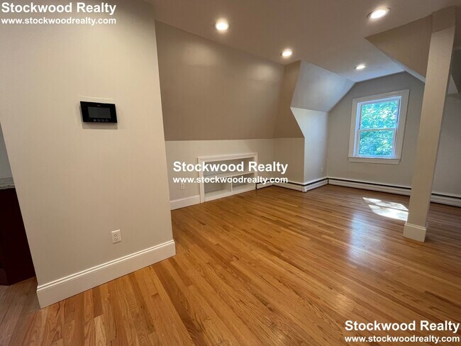 Building Photo - 90 Lyndhurst St