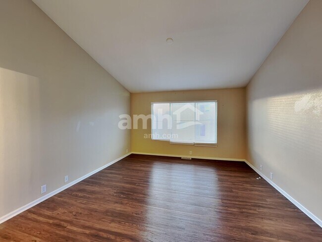 Building Photo - 209 Homestead Way