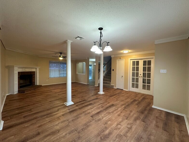 Building Photo - 2312 Guy Cir