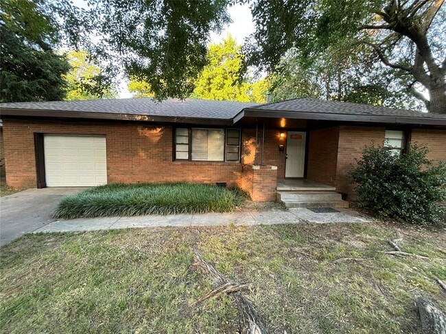 Building Photo - 1603 Franklin Dr