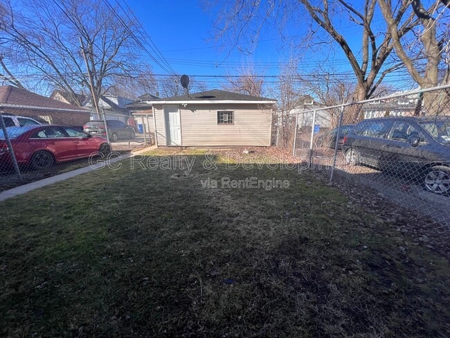 Building Photo - 8336 S Kingston Ave